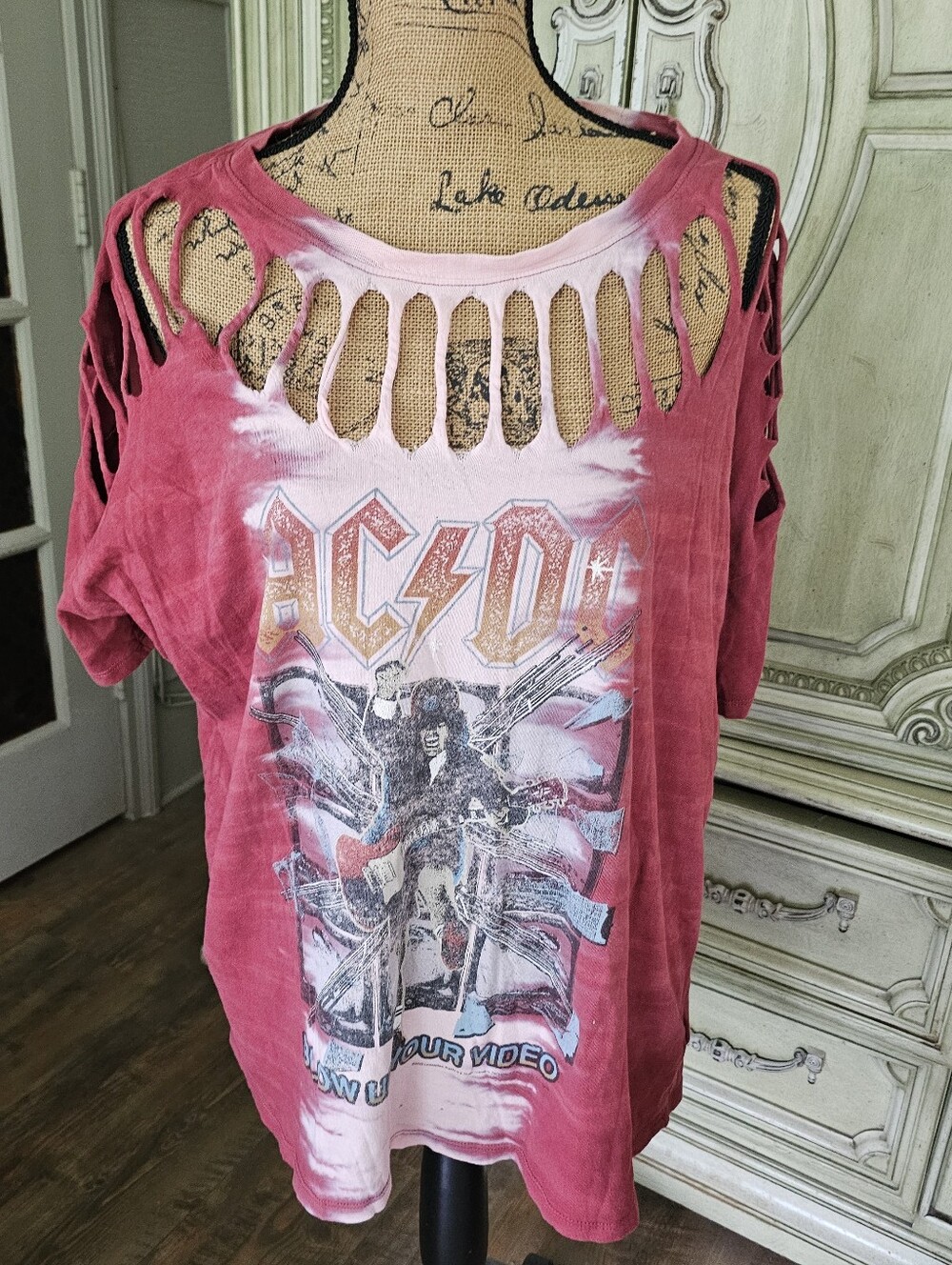 ACDC Womens Tie-Dye Distressed T-shirt  (XL)